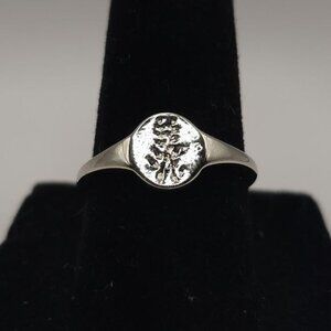 Simple‎ Round Ring with Lavender Plant Carving Size 6.5 NWOT